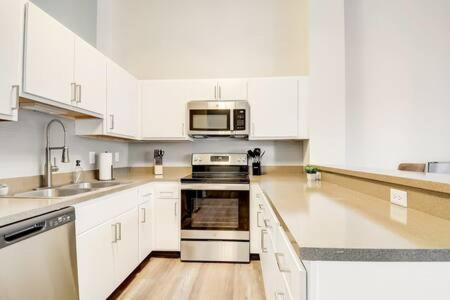 Cozysuites - 1Br With Direct Skybridge Access #1 Индианаполис Экстерьер фото
