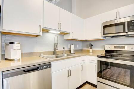 Cozysuites - 1Br With Direct Skybridge Access #1 Индианаполис Экстерьер фото