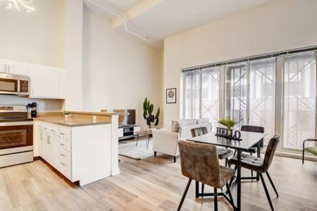 Cozysuites - 1Br With Direct Skybridge Access #1 Индианаполис Экстерьер фото