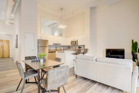 Cozysuites - 1Br With Direct Skybridge Access #1 Индианаполис Экстерьер фото
